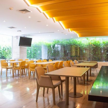 Tango Vibrant Living Hotel - Sha Extra Plus Bangkok Exteriör bild