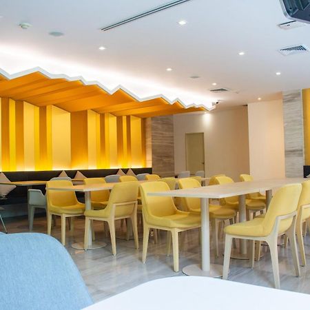 Tango Vibrant Living Hotel - Sha Extra Plus Bangkok Exteriör bild