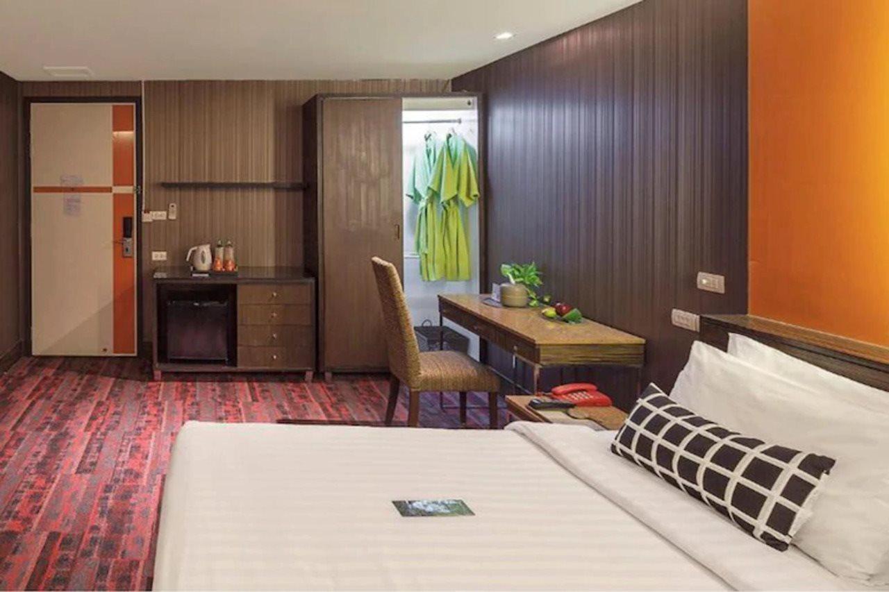 Tango Vibrant Living Hotel - Sha Extra Plus Bangkok Exteriör bild