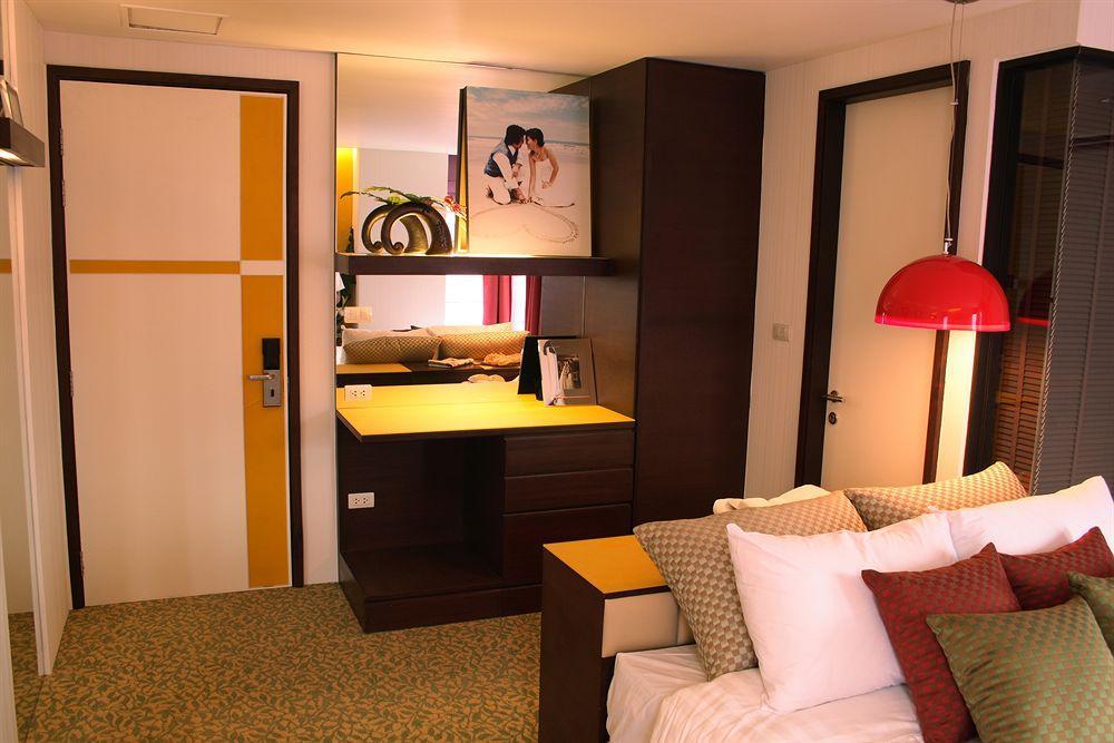 Tango Vibrant Living Hotel - Sha Extra Plus Bangkok Exteriör bild