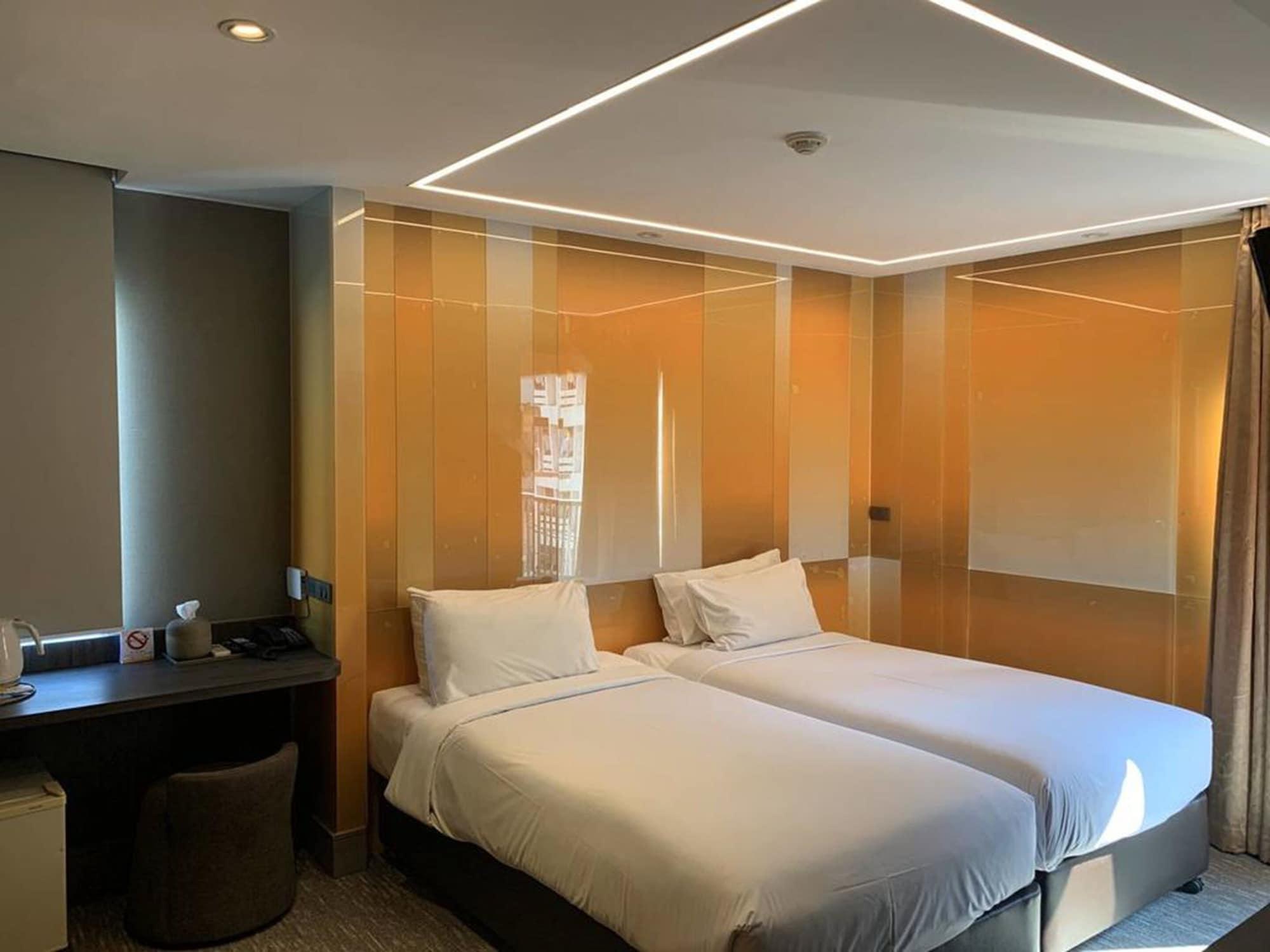 Tango Vibrant Living Hotel - Sha Extra Plus Bangkok Exteriör bild