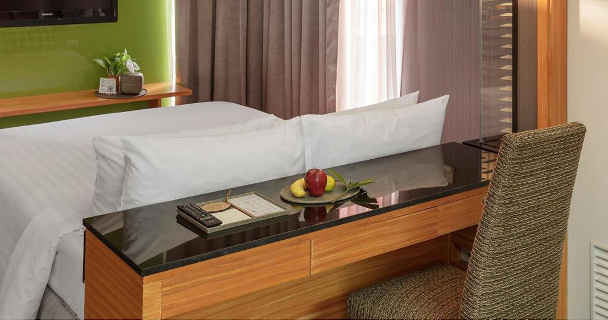 Tango Vibrant Living Hotel - Sha Extra Plus Bangkok Exteriör bild