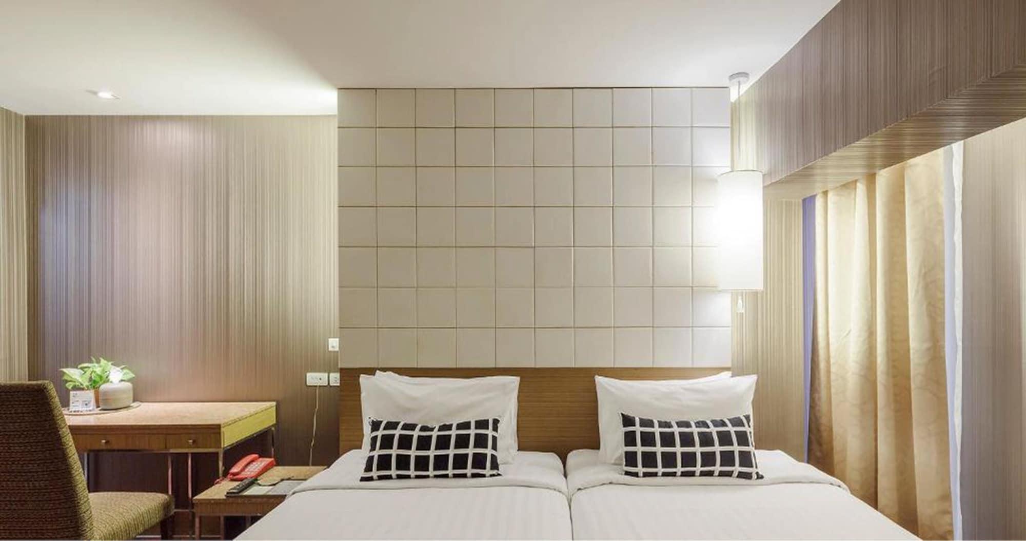 Tango Vibrant Living Hotel - Sha Extra Plus Bangkok Exteriör bild