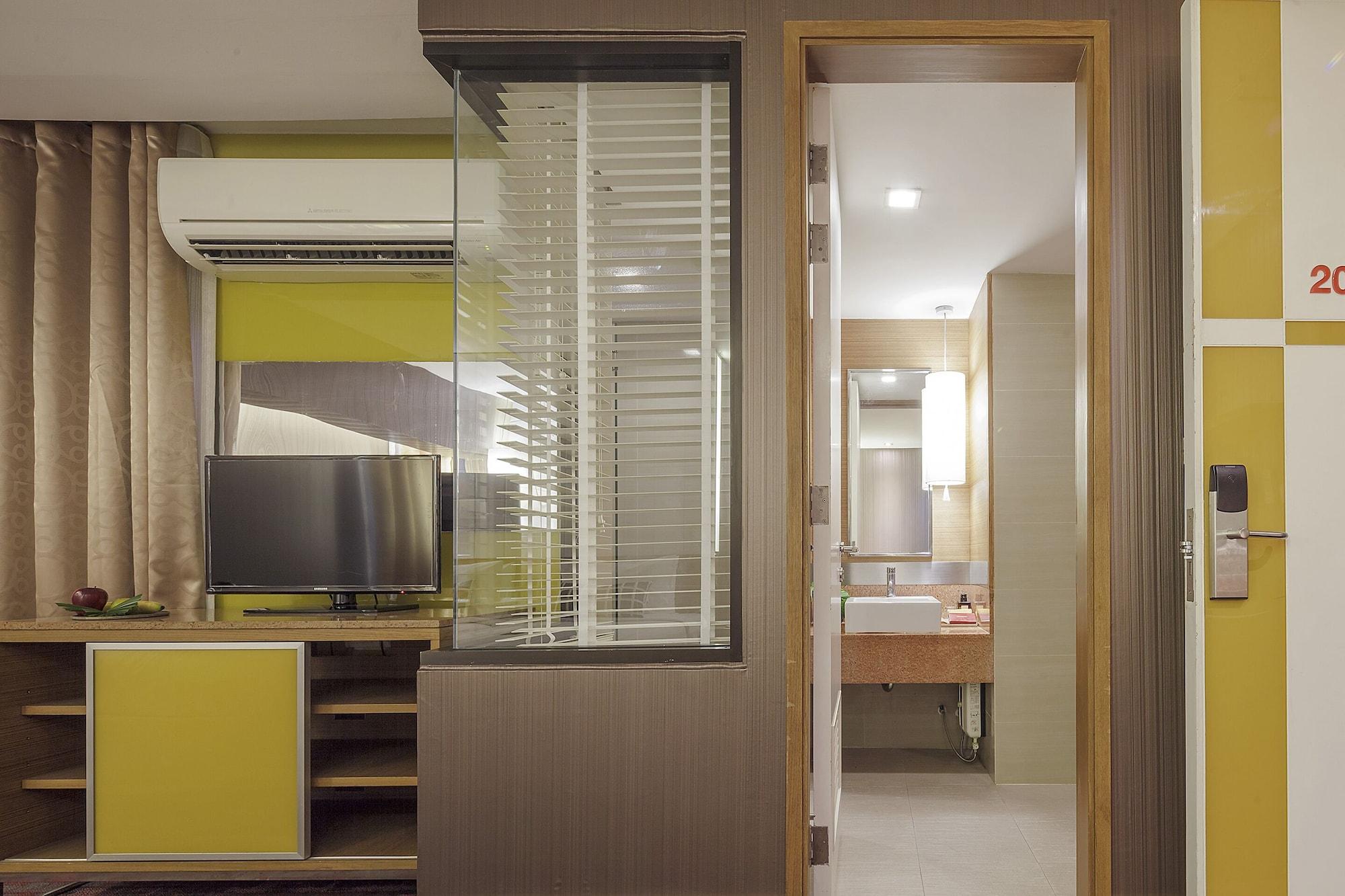 Tango Vibrant Living Hotel - Sha Extra Plus Bangkok Exteriör bild