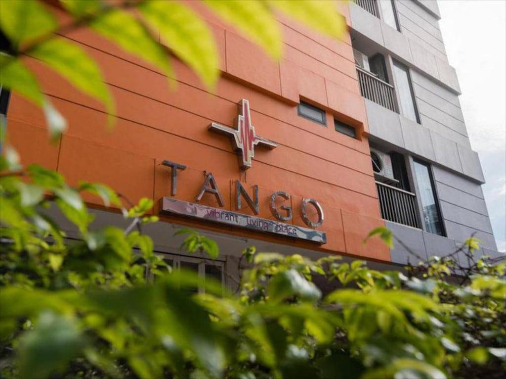 Tango Vibrant Living Hotel - Sha Extra Plus Bangkok Exteriör bild