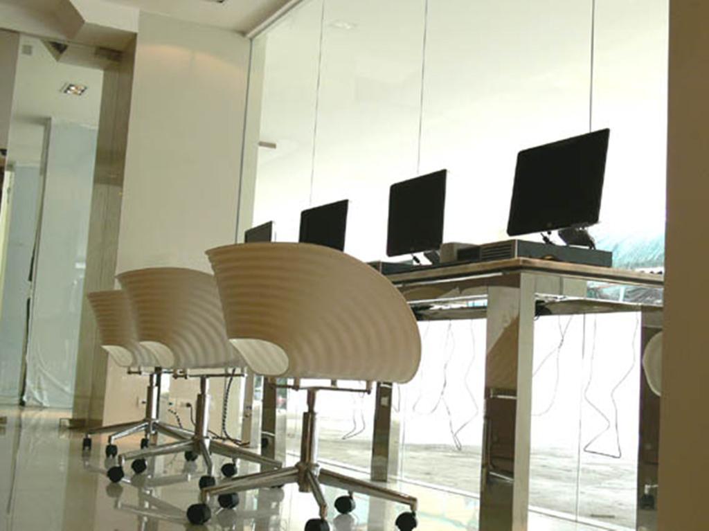 Tango Vibrant Living Hotel - Sha Extra Plus Bangkok Exteriör bild