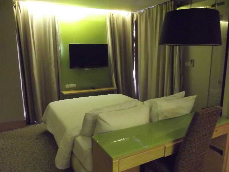Tango Vibrant Living Hotel - Sha Extra Plus Bangkok Exteriör bild