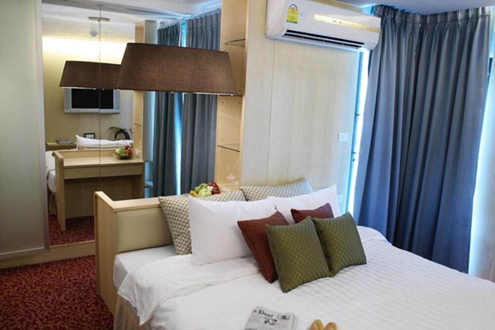Tango Vibrant Living Hotel - Sha Extra Plus Bangkok Exteriör bild