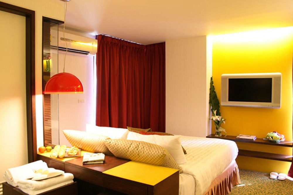 Tango Vibrant Living Hotel - Sha Extra Plus Bangkok Exteriör bild