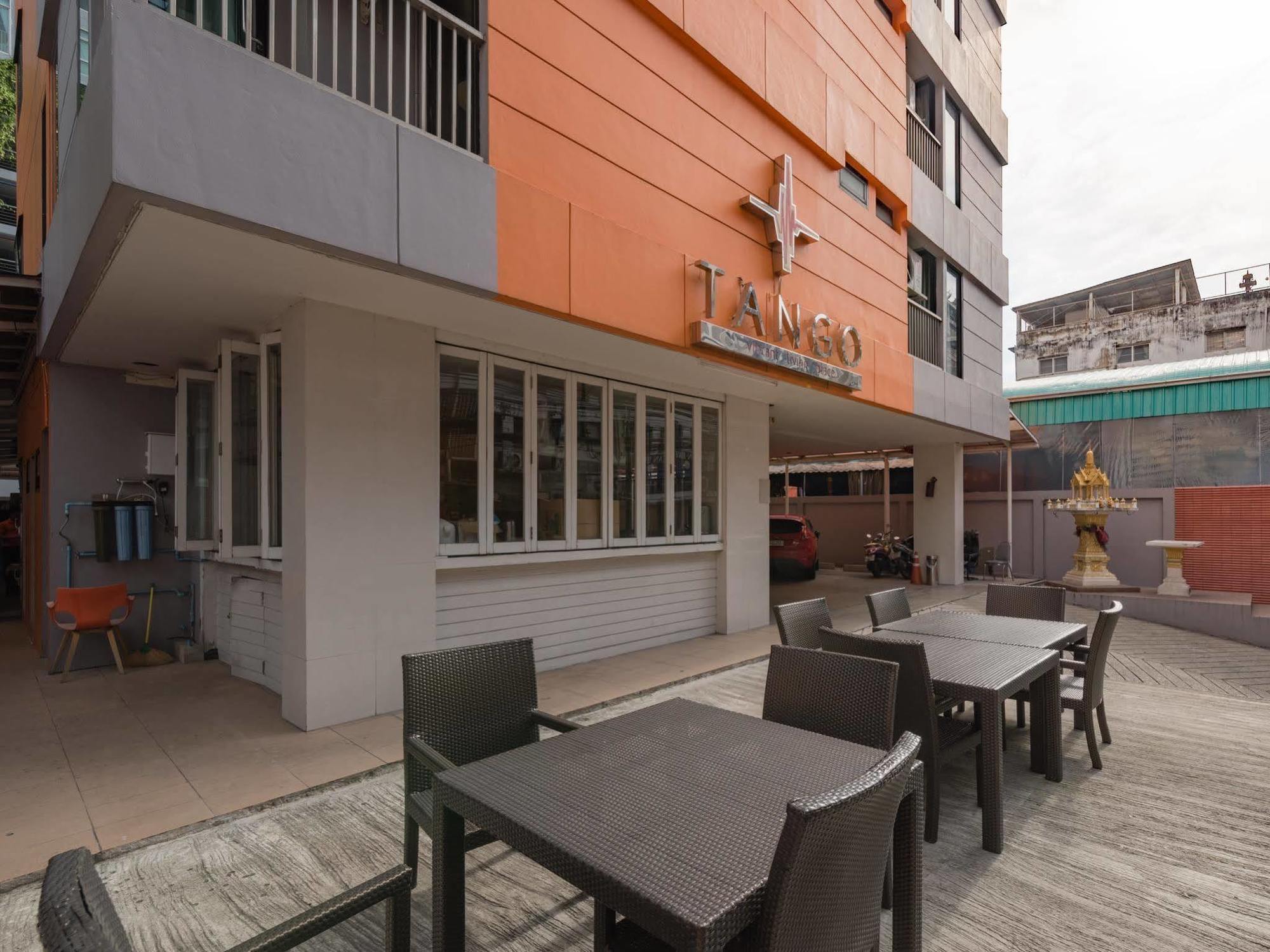 Tango Vibrant Living Hotel - Sha Extra Plus Bangkok Exteriör bild