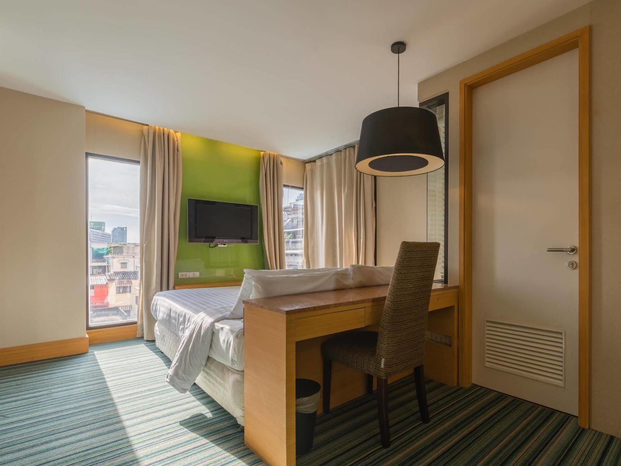 Tango Vibrant Living Hotel - Sha Extra Plus Bangkok Exteriör bild