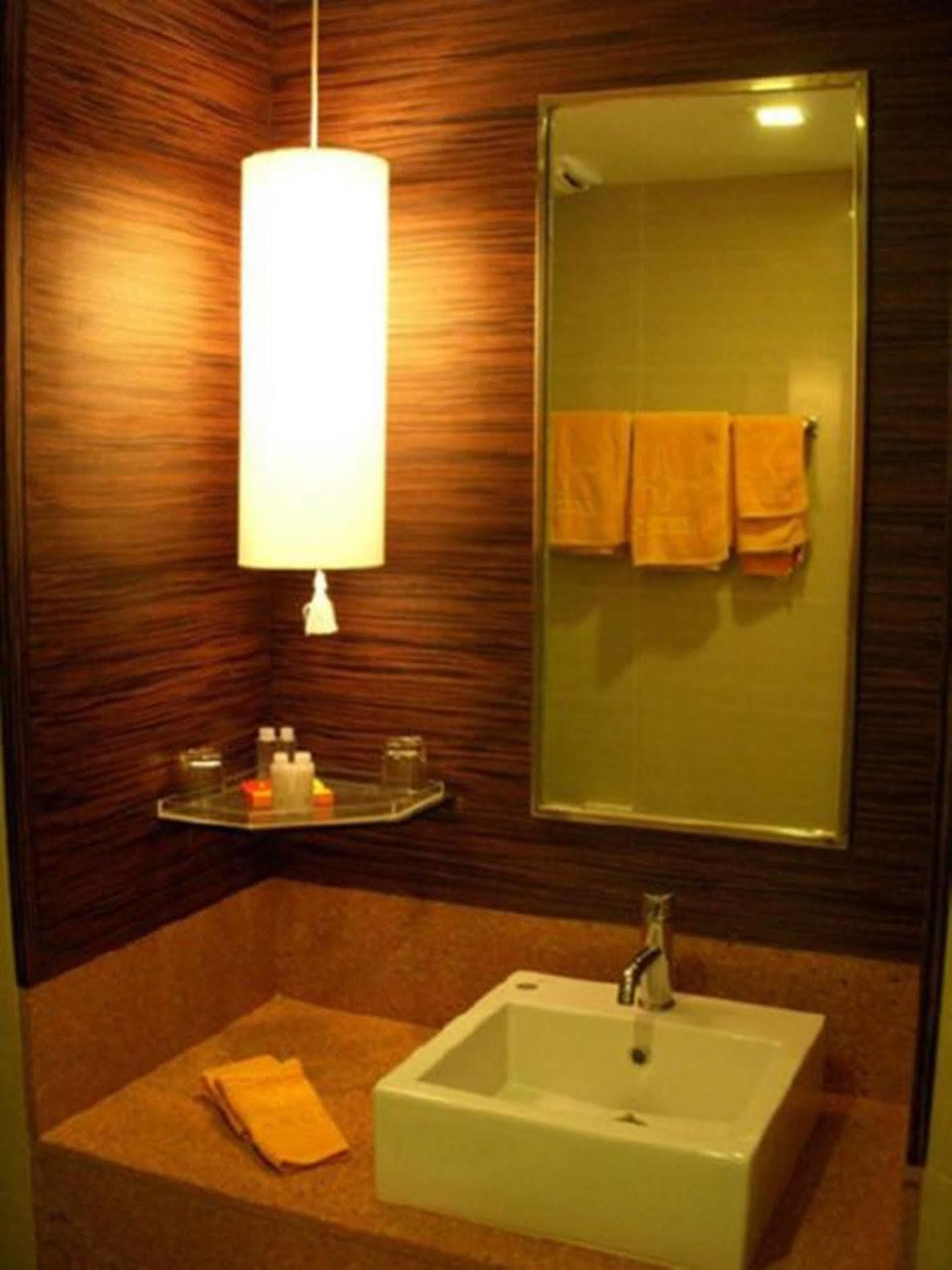 Tango Vibrant Living Hotel - Sha Extra Plus Bangkok Exteriör bild