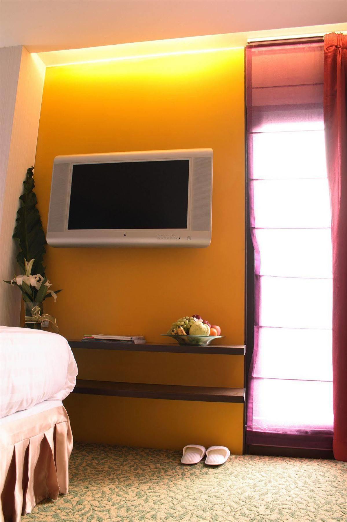 Tango Vibrant Living Hotel - Sha Extra Plus Bangkok Exteriör bild