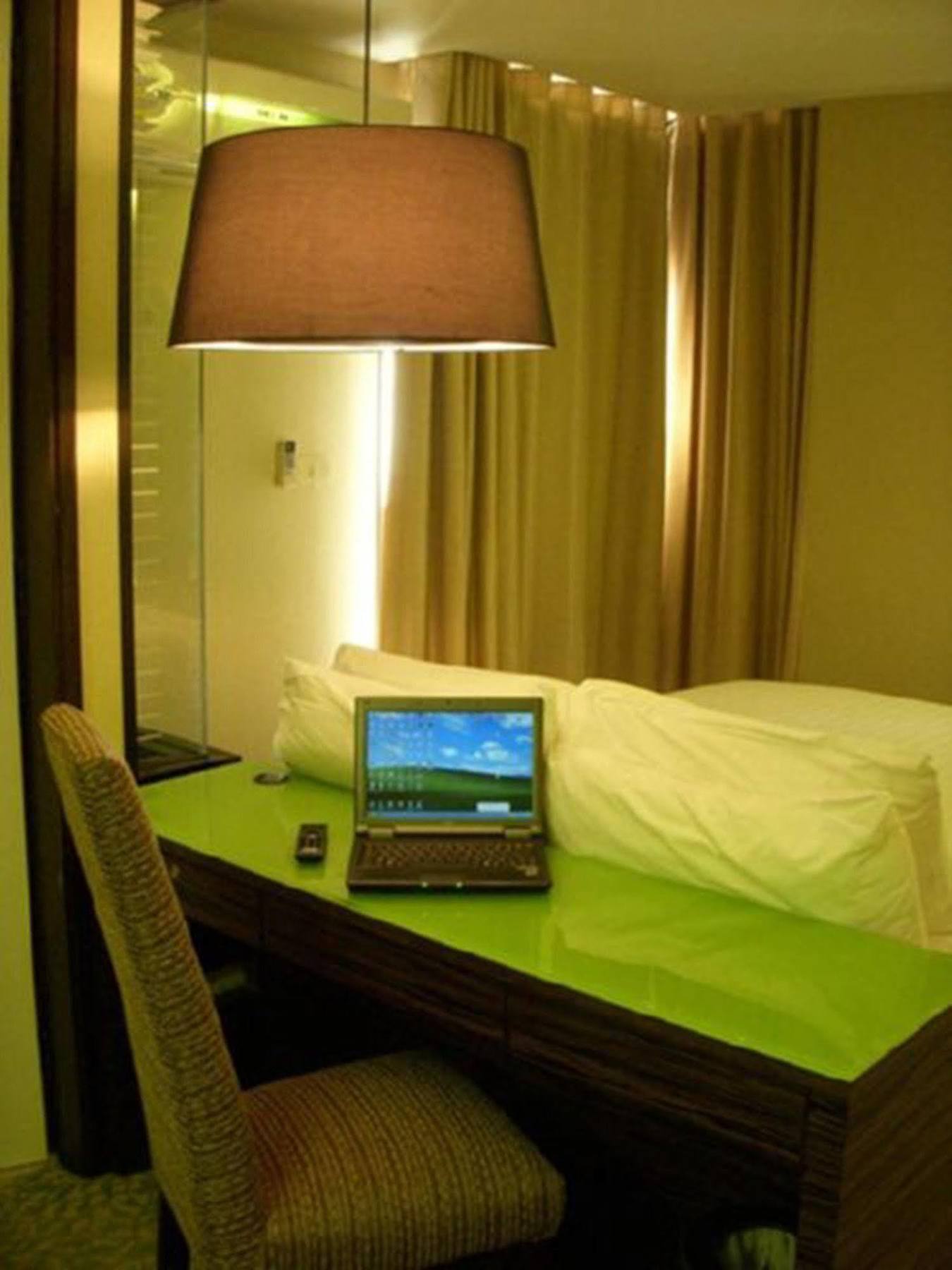 Tango Vibrant Living Hotel - Sha Extra Plus Bangkok Exteriör bild