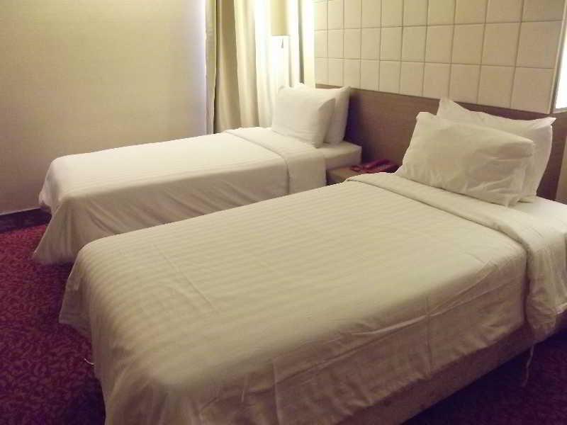 Tango Vibrant Living Hotel - Sha Extra Plus Bangkok Exteriör bild