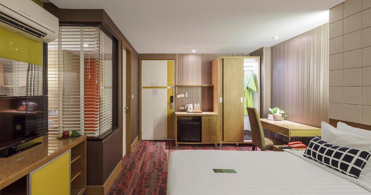Tango Vibrant Living Hotel - Sha Extra Plus Bangkok Exteriör bild