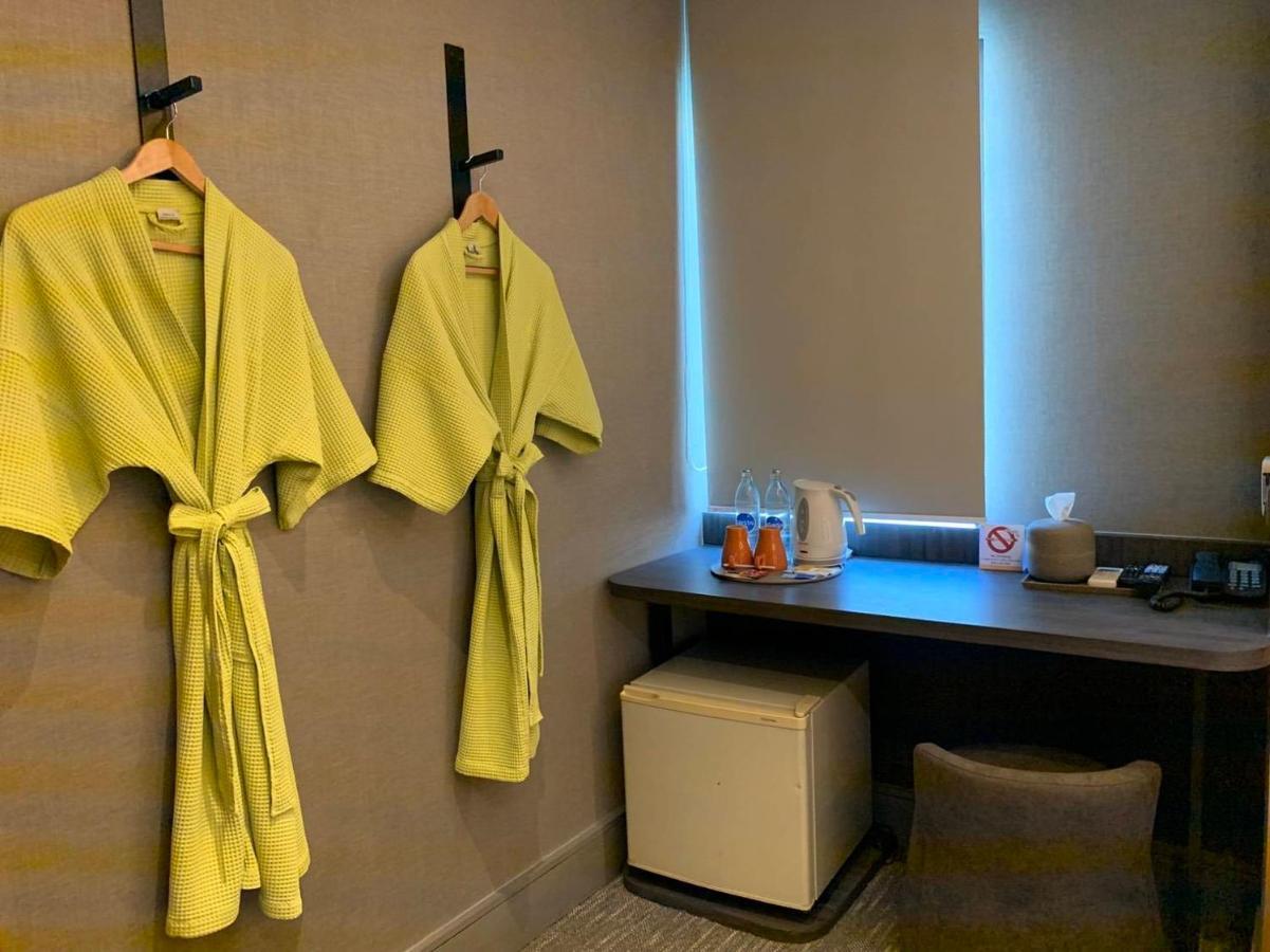 Tango Vibrant Living Hotel - Sha Extra Plus Bangkok Exteriör bild